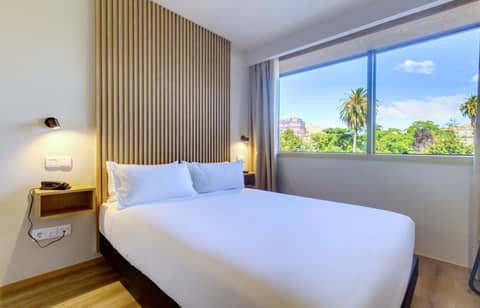 Select Porto — hotel room