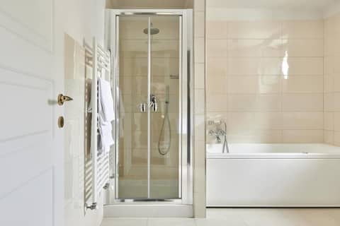 Villa Royal — bathroom