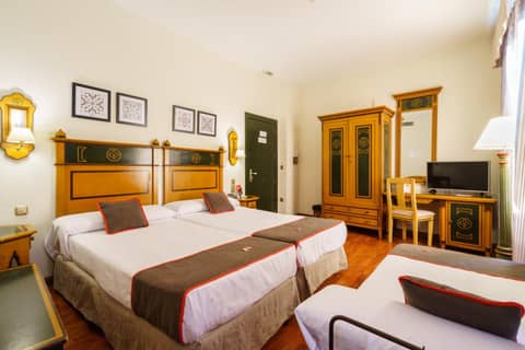 Hotel Plaza Nueva — bedroom