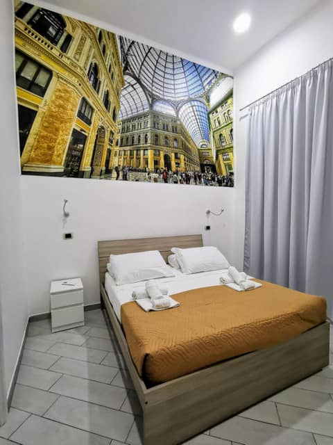 DUOMO 152 NAPOLI — hotel room