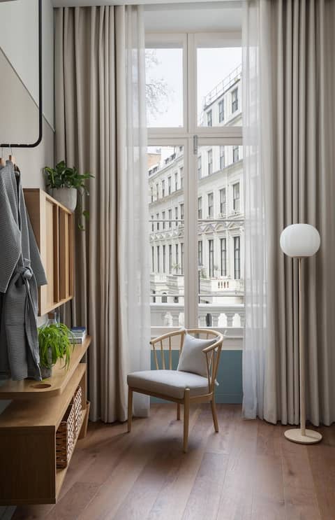 Inhabit Queen's Gardens a Member of Design Hotels — living room