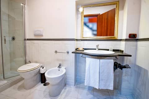 Hotel Lanfipe Palace — bathroom