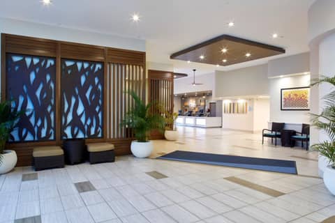 Holiday Inn Express Waikiki by IHG — recepcion & lobby