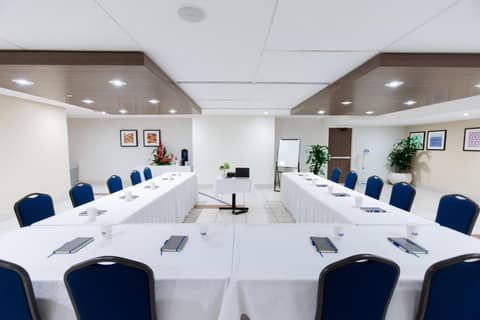 Holiday Inn Express Waikiki by IHG — photo 8