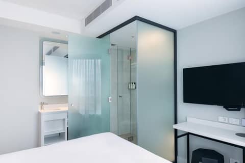 Kith Hotel Darling Harbour — hotel room