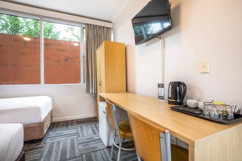 Meadow Inn Hotel-Motel — hotel room