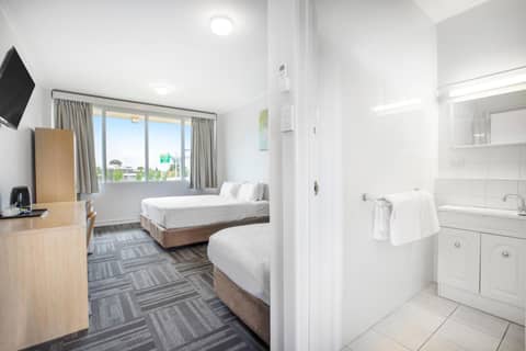 Meadow Inn Hotel-Motel — hotel room