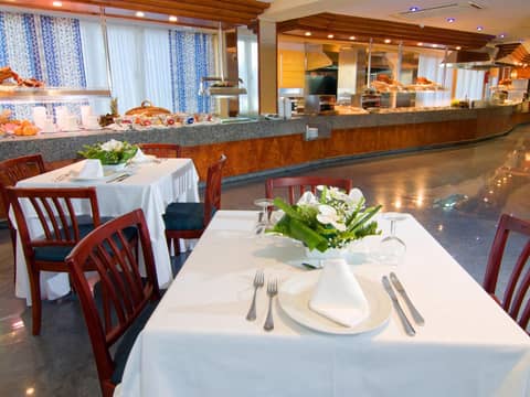 O7 Vistanova — dining