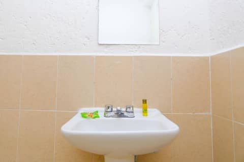 Hotel Hacienda Cancun — bathroom