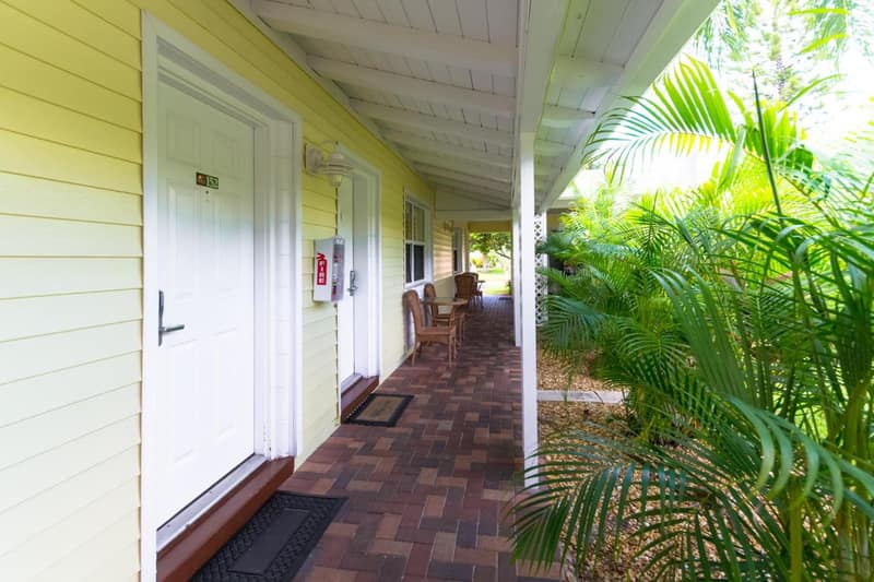 Tropical Beach Resorts - Sarasota — building
