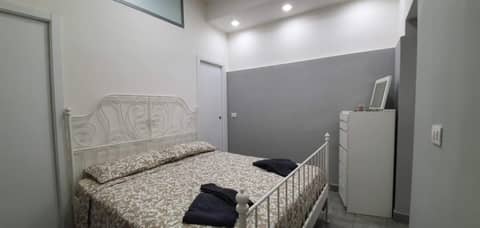 Sky house Napoli — hotel room