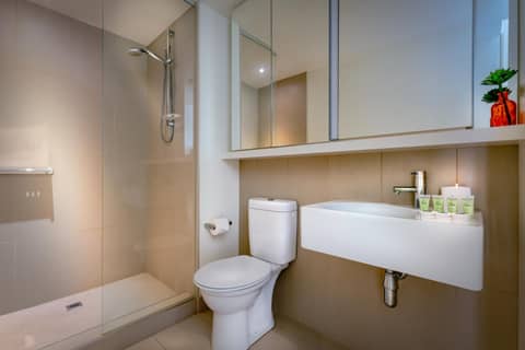 Adele Apartment Hotel East Melbourne — bathroom