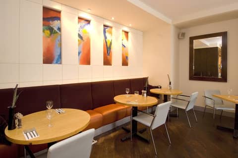 Premier Inn Manchester Old Trafford — photo 6
