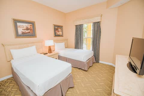 WorldQuest Orlando Resort — hotel room
