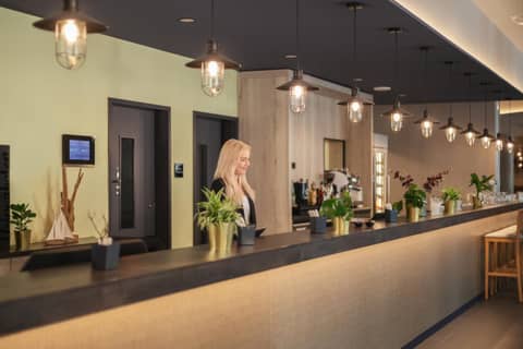 Holiday Inn - the niu, Yen Hamburg City by IHG — recepcion & lobby