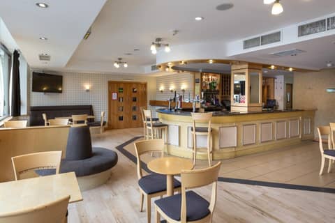 London - Wembley International Hotel — hotel reception