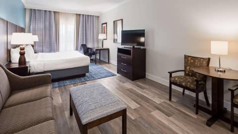Best Western Plus Ambassador Suites — photo 2