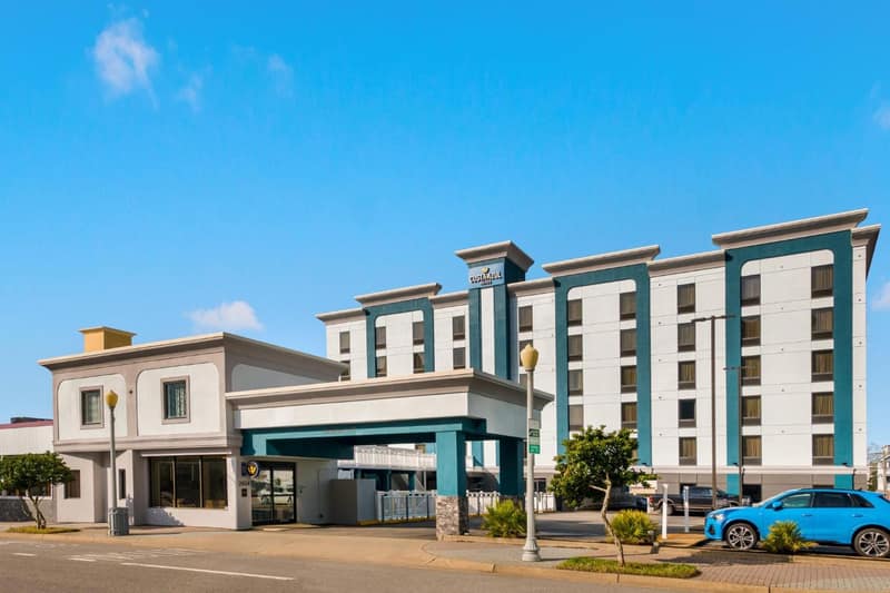 Garner Hotel Virginia Beach North by IHG — building
