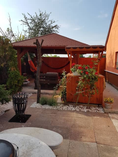 Airport16 bed and breakfast — photo 2