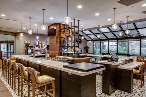 Hilton Chicago/Oak Lawn — dining