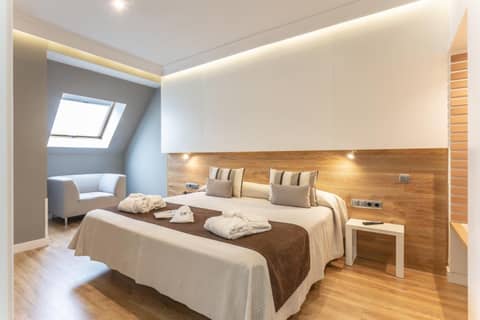 Monte Carmelo — hotel room
