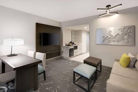 Embassy Suites by Hilton Atlanta Perimeter Center — photo 6