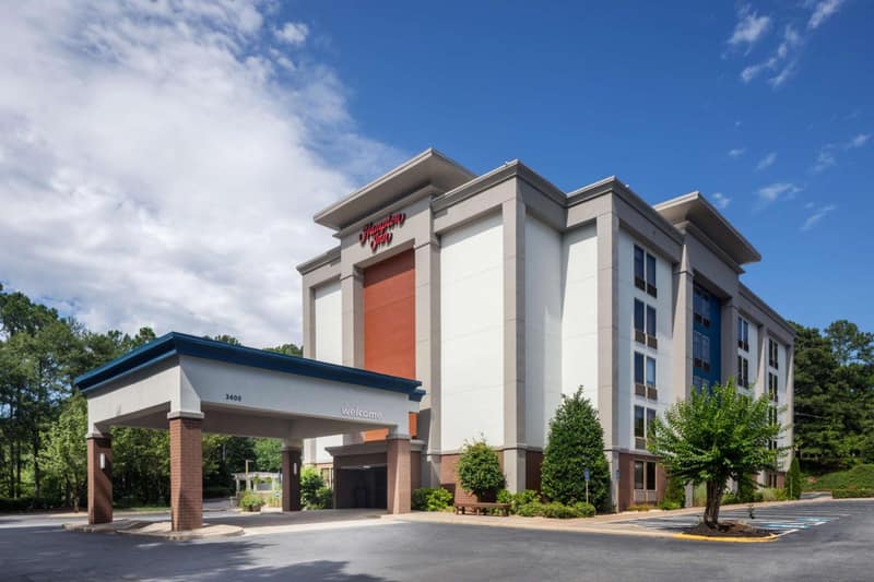 Hampton Inn Atlanta-Northlake — building