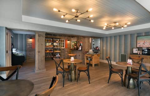 Holiday Pavilion Resort on the Boardwalk — photo 8