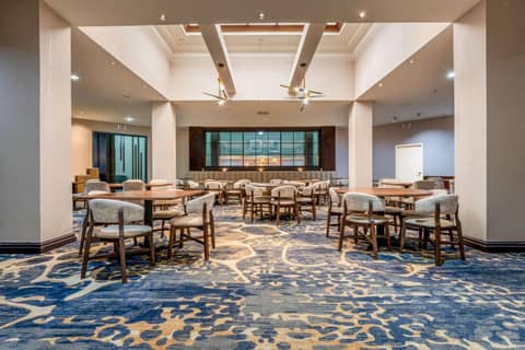 DoubleTree by Hilton South Charlotte Tyvola — dining