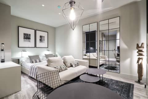 The Valentia Cabillers — hotel room