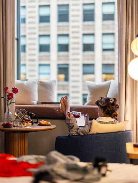 L7 Chicago by LOTTE — human
