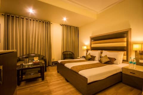 The Suncourt Hotel Yatri — hotel room