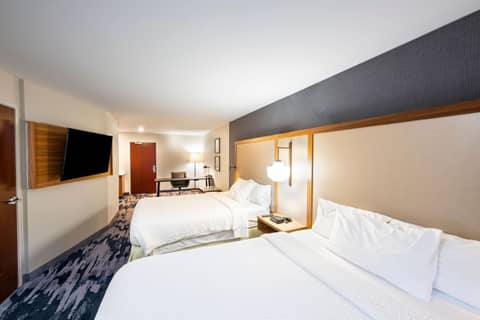 Fairfield Inn & Suites by Marriott St Louis Chesterfield — hotel room