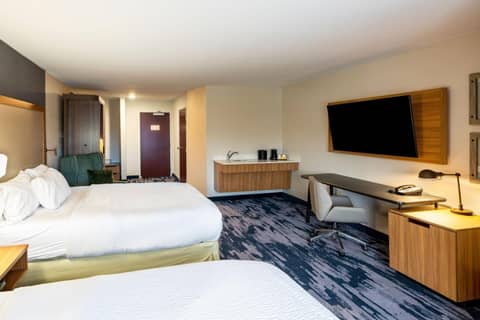 Fairfield Inn & Suites by Marriott St Louis Chesterfield — hotel room