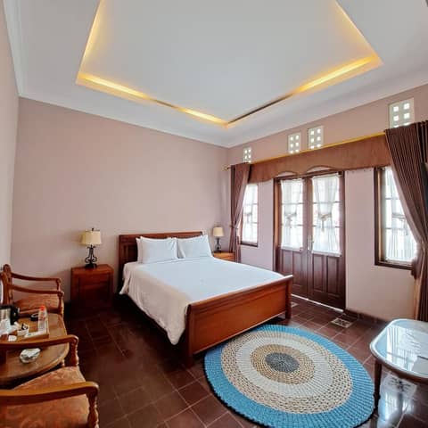 Clemmie Huis — hotel room