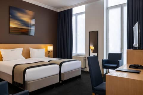 Hotel The Augustin — hotel room
