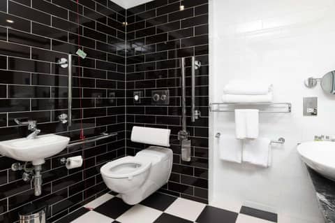 Hilton London Wembley — bathroom