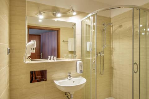 Hotel Krakus — bathroom