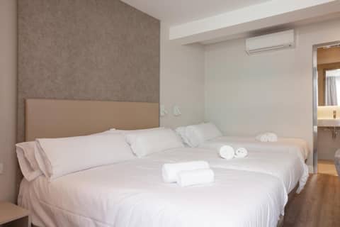 Hostal Centric — hotel room