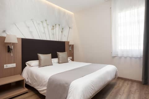 Hostal Centric — hotel room