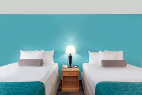 Howard Johnson by Wyndham San Diego Hotel Circle — photo 9