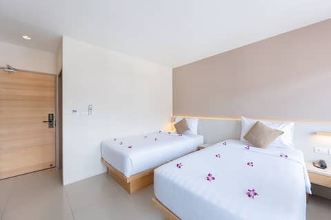 La Vista Patong Hotel — hotel room