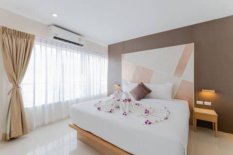 La Vista Patong Hotel — hotel room