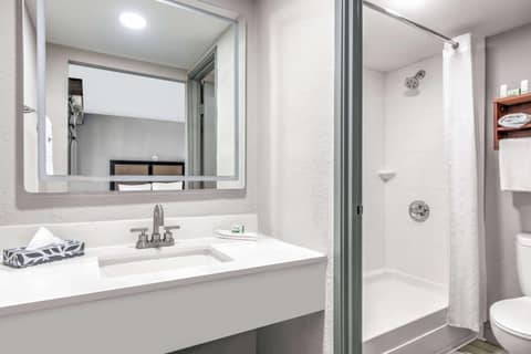 Baymont by Wyndham Austin University Area — photo 9