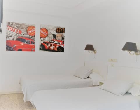 Hostal On Dormire Valencia — hotel room