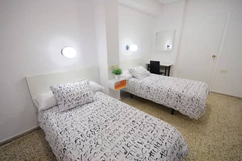 Hostal On Dormire Valencia — hotel room