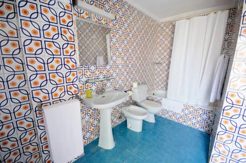 Hostal On Dormire Valencia — bathroom