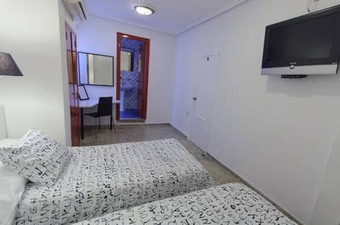 Hostal On Dormire Valencia — hotel room