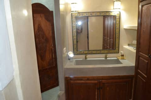 Riad Bayti — bathroom