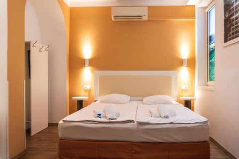 Hotel Metro — bedroom